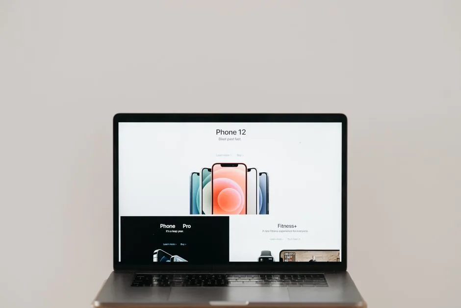 E-commerce manager analyzing Amazon display advertising CPC trends on a laptop screen to reduce ad spend for online brands.