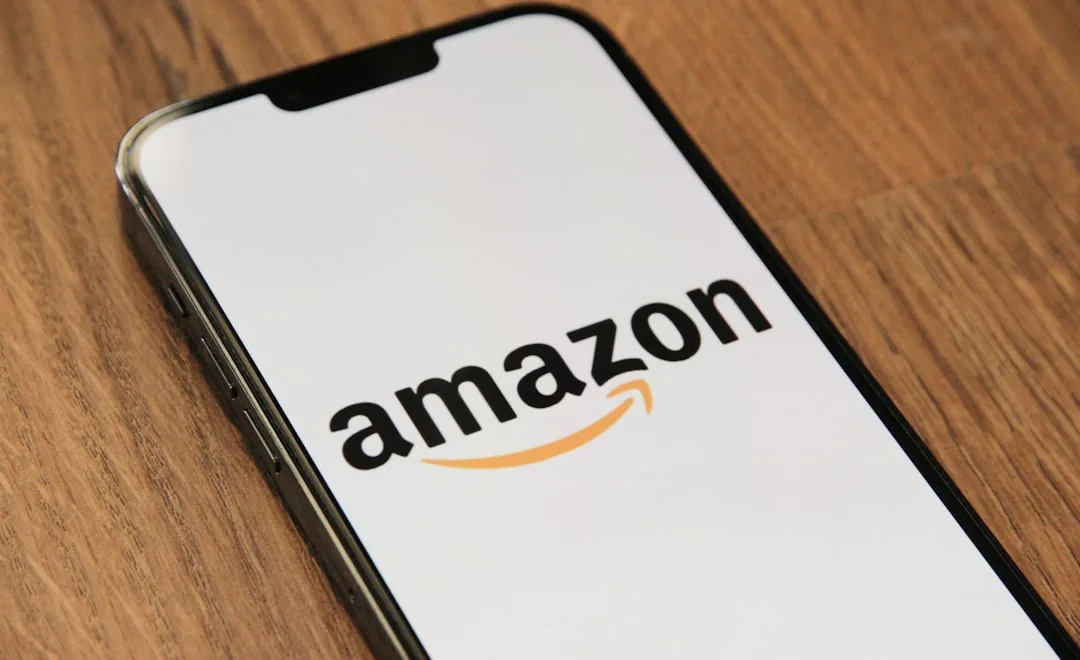 Grafico esplicativo che mostra l'evoluzione delle keyword di ricerca Amazon verso l'ottimizzazione semantica per brand manager e venditori.