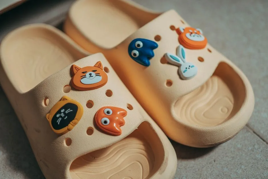 Crocs AI agent assisting shoppers with product discovery, size verification, and return processing in one seamless interaction