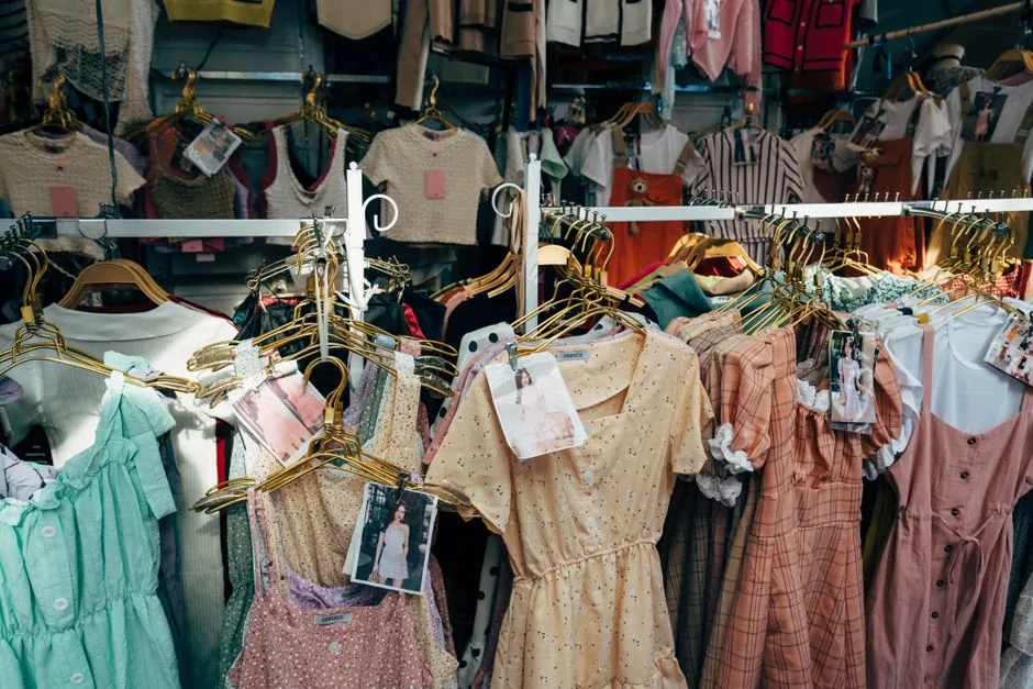 Business analyst reviewing TikTok Shop Seller Center dashboard, automating inventory sync and pricing across multiple sales channels for e‑commerce growth