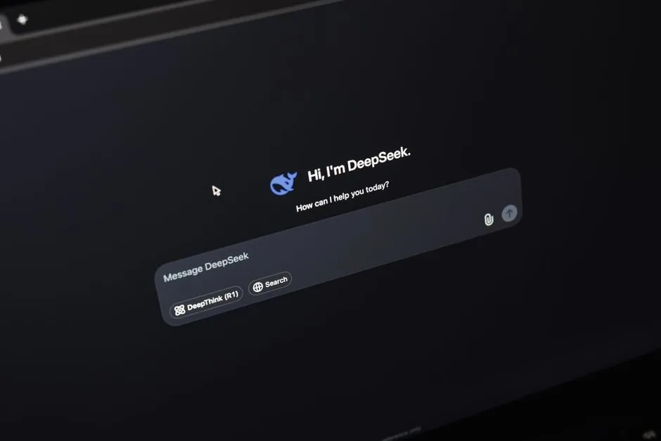 An interactive AI agent assisting an online shopper on a mobile device to increase ecommerce conversion rates.